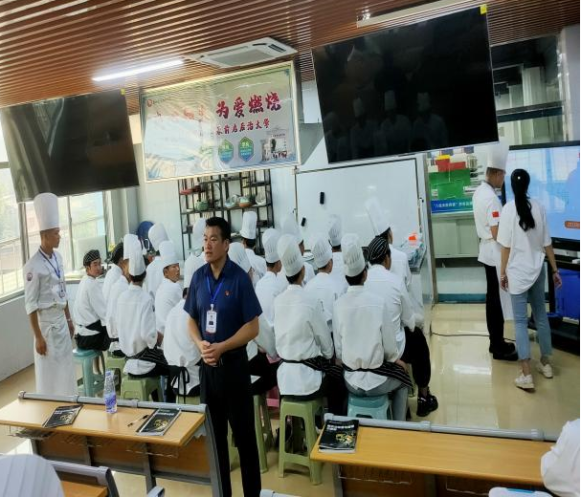 烹饪与营养学部副主任刘东升主持.png