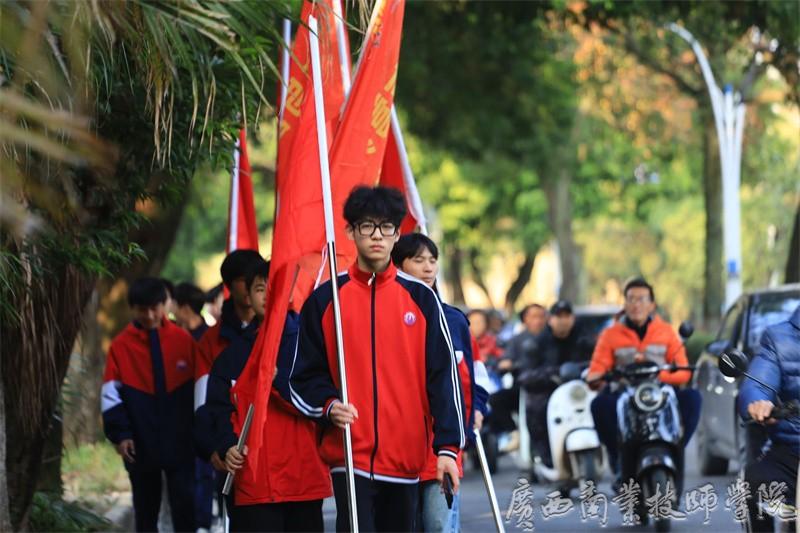 户外徒步 (2).jpg